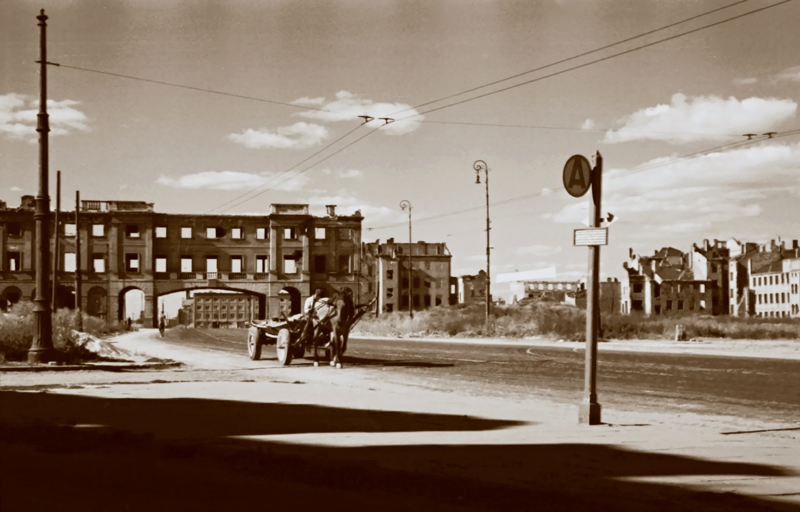 Przystanek Plac Krasińskich
Foto: Roman Wionczek
Słowa kluczowe: Przystanek PlacKrasińskich 1948