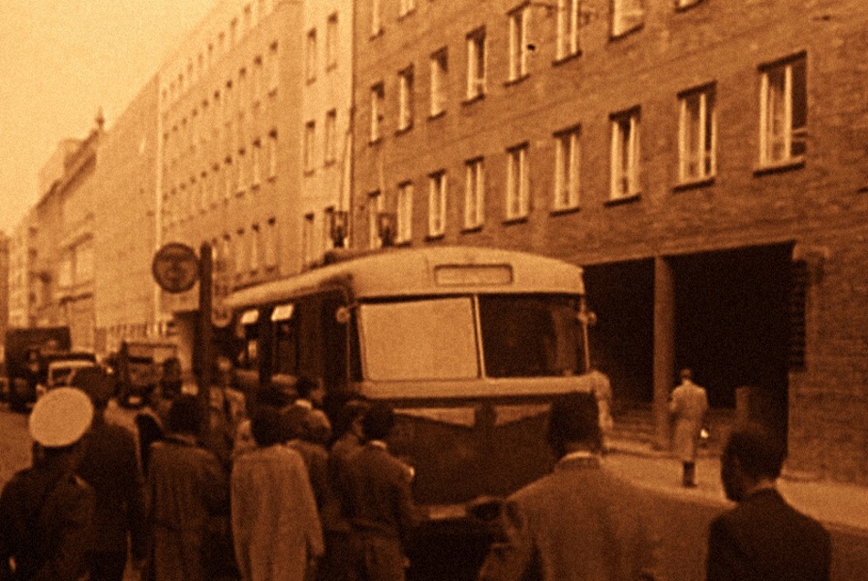 103
Trolejbus na Jasnej.
Słowa kluczowe: 8TR 103 53 Jasna Lata60