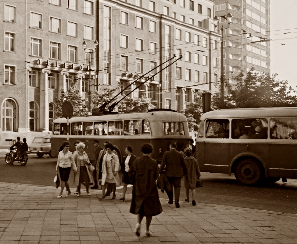 106
106: 8Tr4, produkcja 1957, kasacja 1971.

Foto: Zbyszko Siemaszko.
Zdjęcie jest własnością NAC.
Wszelkie prawa zastrzeżone.

Słowa kluczowe: Skoda8TR 106 56bis JasnaŚwiętokrzyska 1967