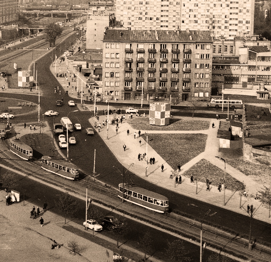 Skoda8TR 
Na krańcówce.

Foto: Zbyszko Siemaszko.
Zdjęcie jest własnością NAC.
Wszelkie prawa zastrzeżone.

Słowa kluczowe: Skoda8TR 52 Raszyńska 1968