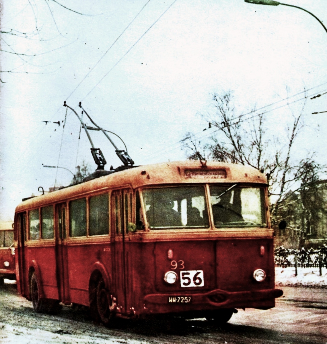 93, 2051
8Tr3 93: produkcja 1955, R8(Łazienkowska), od 1960 R9, kasacja 1971.
2051: produkcja 1964, R7, kasacja 17.01.1973.
Słowa kluczowe: Skoda8Tr3 56 AP02 2051 144 KrakowskiePrzedmieście 1965