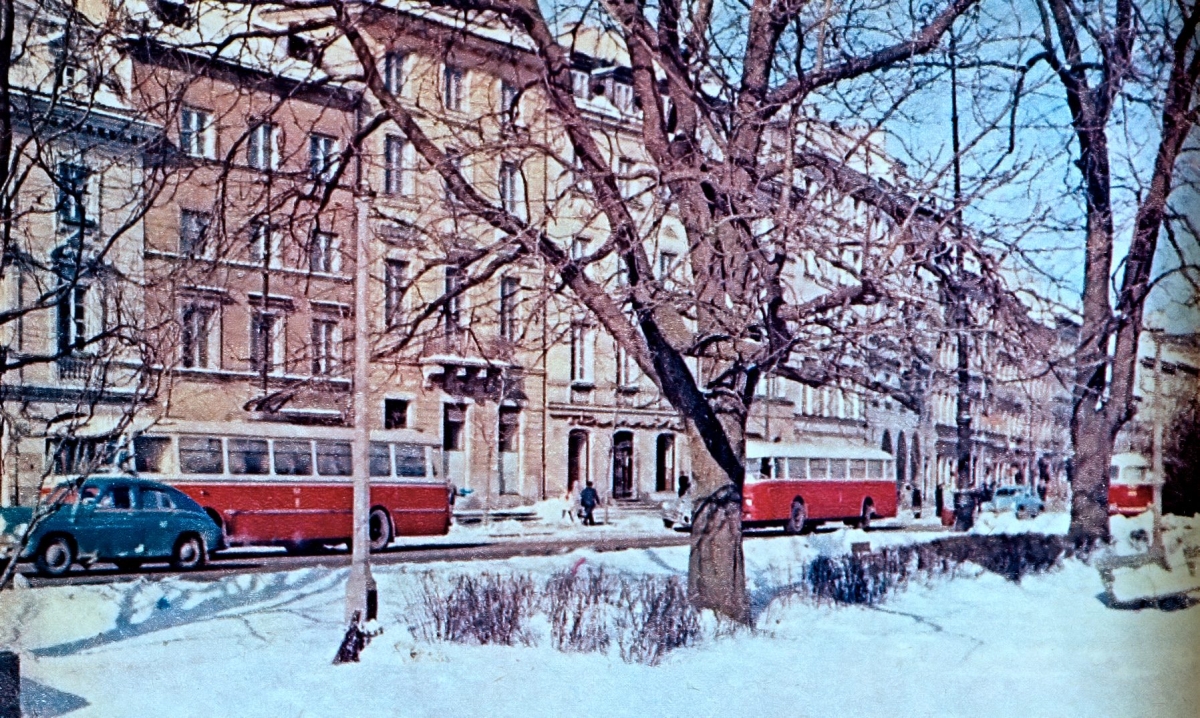 162
162: 9Tr2, produkcja 1962, kasacja 1970.
Słowa kluczowe: Skoda9Tr 162 APH521 KrakowskiePrzedmieście 1963