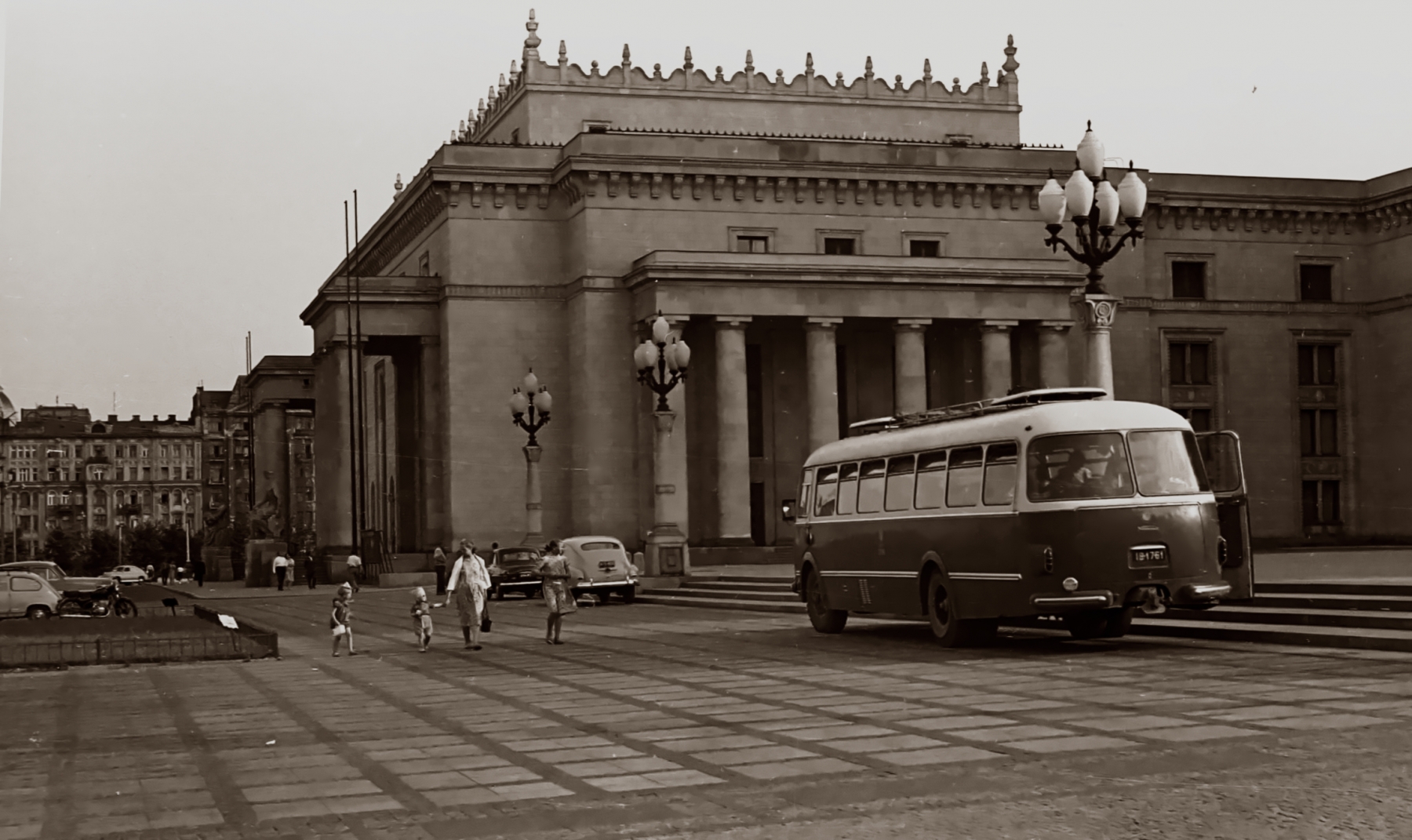 Skoda706RTO
Foto: Harrison Forman.
Słowa kluczowe: SkodaKarosa706RTO PKSŁódź PlacDefilad 1960