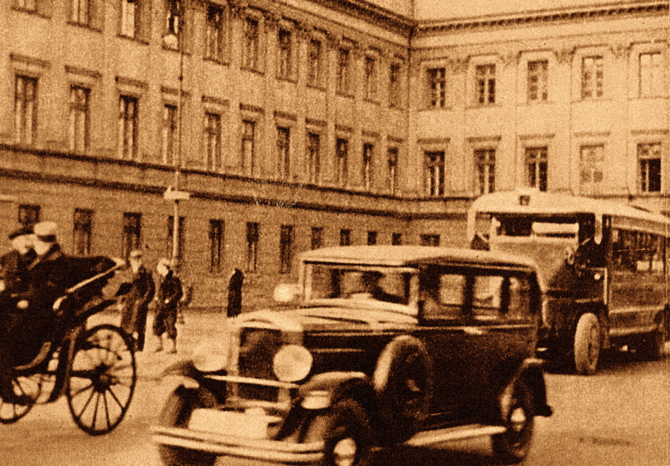 Somua
Ruchliwie przed Pałacem Saskim.
Słowa kluczowe: Somua A PałacSaski 1936