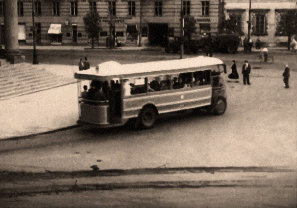 Somua
Linia E kieruje się ku ulicy Wiejskiej.
Słowa kluczowe: Somua E PlacTrzechKrzyży 1936