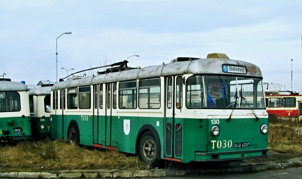 T030
Foto: Andrzej Neuman.
Z archiwum MZA.
Słowa kluczowe: Saurer4TIILM T030 ZajezdniaPiaseczno 2001