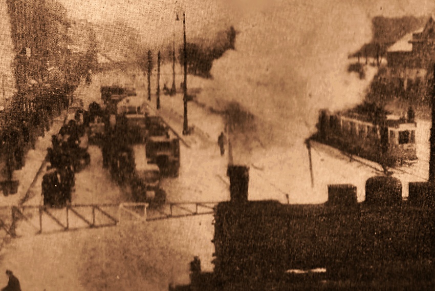 Wagon F
Krzyżujące się linie tramwajowa z kolejową na Targowej, podczas budowy Mostu ??rednicowego.
Słowa kluczowe: WagonF 2 Targowa 1947