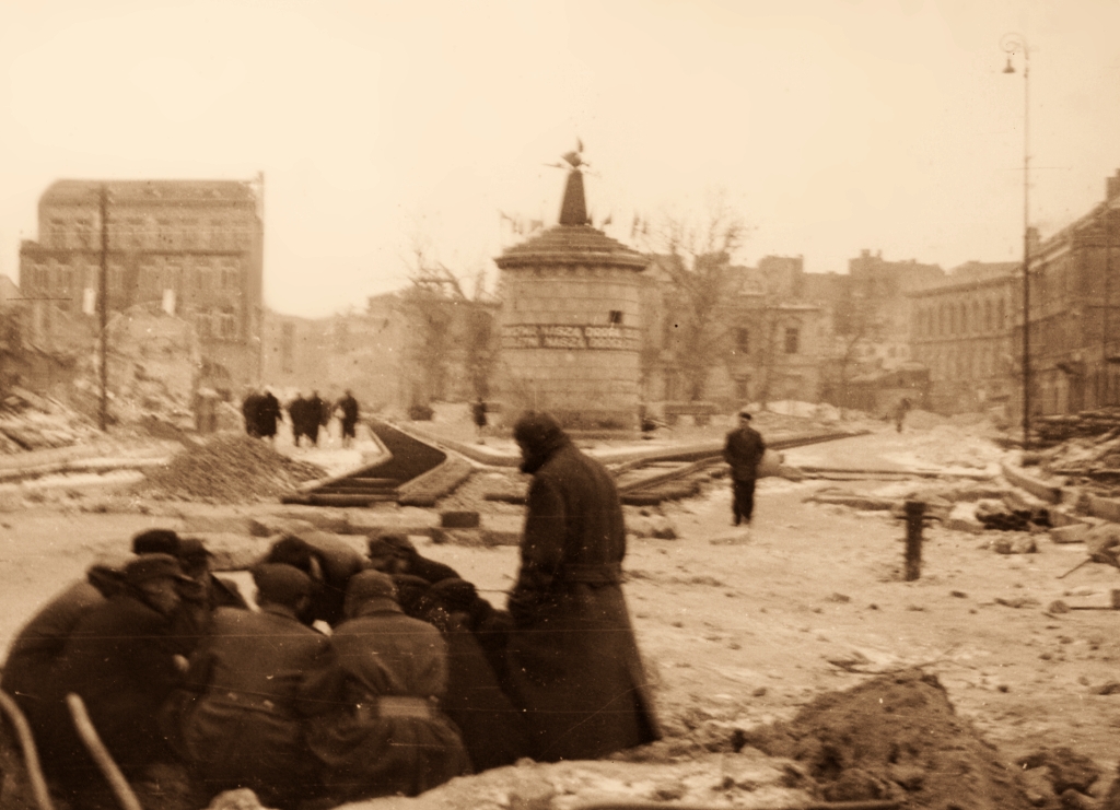 Budowa Trasy W-Z
Układanie torów.
Słowa kluczowe: Budowatorów TrasaWZ 1949