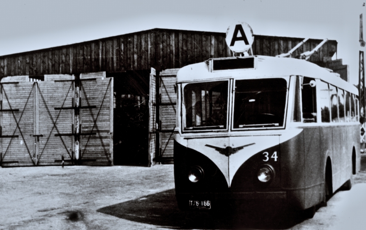 34
Prezentacja w zajezdni. 
Świetlik nigdy nie był wykorzystywany.

Z archiwum MZA.
Słowa kluczowe: VetraVBRh 34 A ZajezdniaŁazienkowska 1947