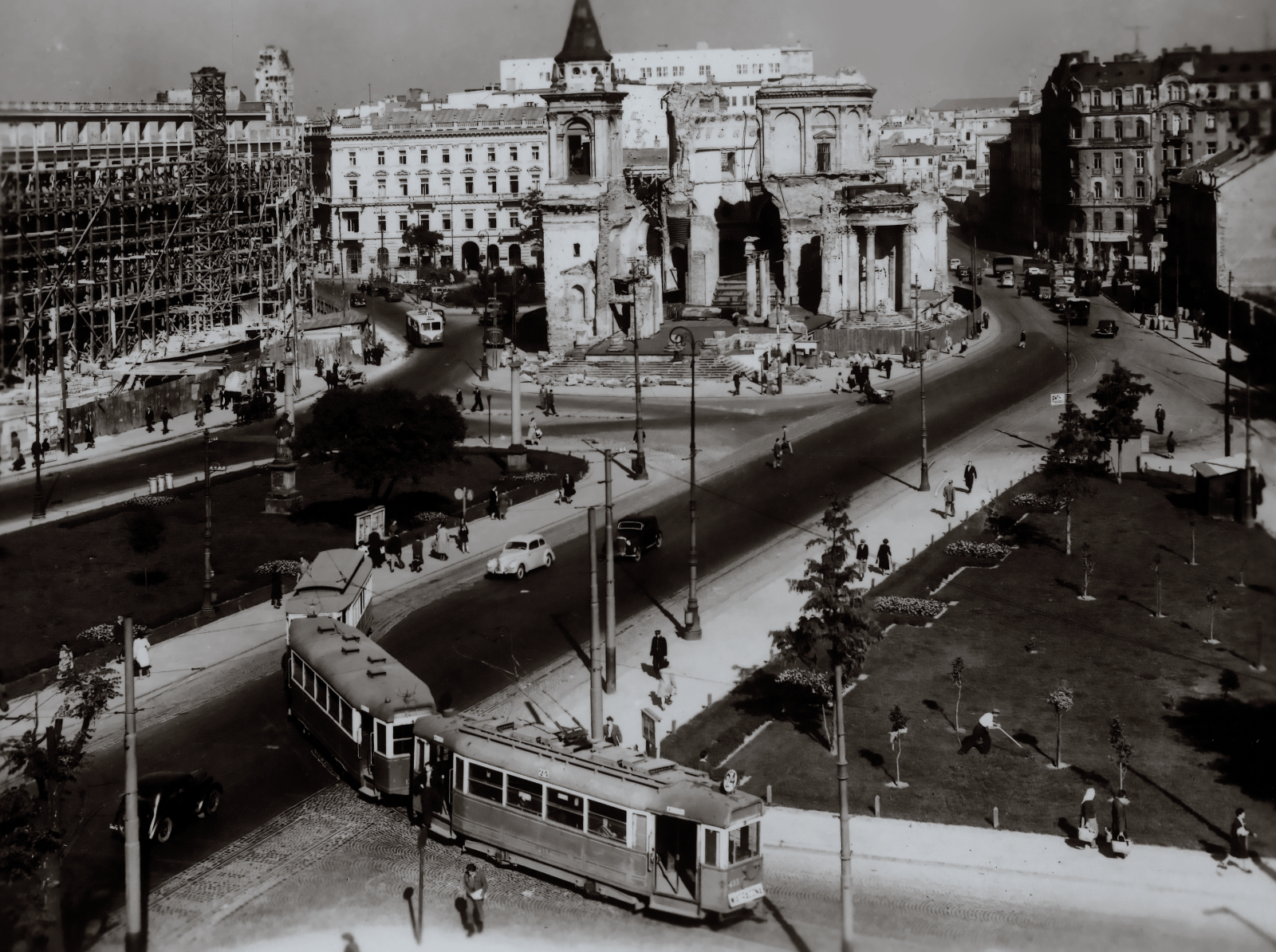 34, 433
Zdjęcie jest własnością NAC.
Wszelkie prawa zastrzeżone.
Słowa kluczowe: VetraVRBh 34 B WagonK 433 24 PlacTrzechKrzyżyBracka 1947