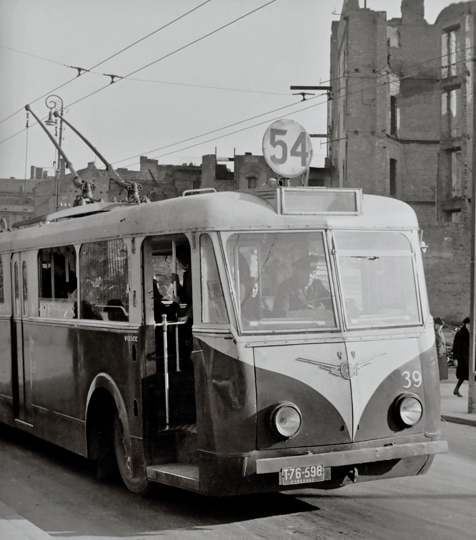 39
Zdjęcie jest własnością NAC.
Wszelkie prawa zastrzeżone.

Słowa kluczowe: VetraVBRh 39 54 Bracka 1949