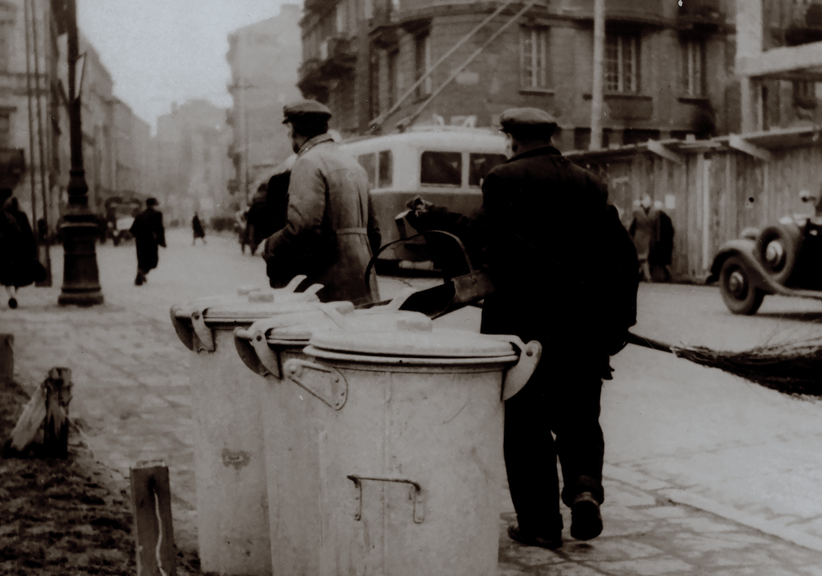 VetraVRBh
Zdjęcie jest własnością NAC.
Wszelkie prawa zastrzeżone.
Słowa kluczowe: VetraVRBh A MokotowskaPlTrzechKrzyży 1947