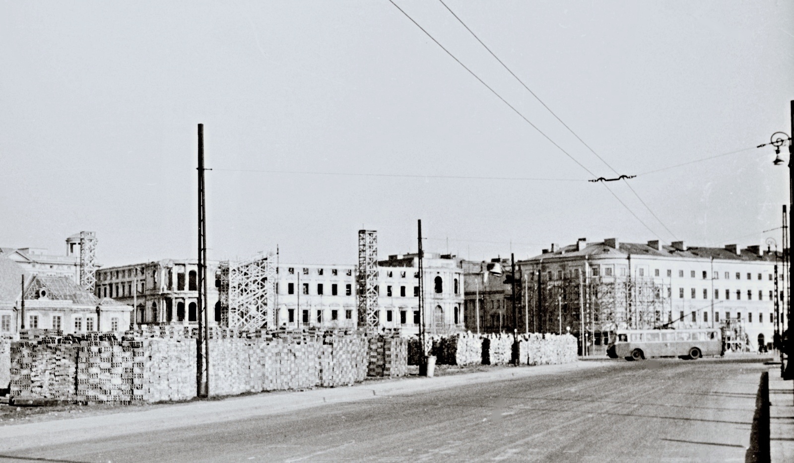 VetraVBRh
Vetra z pierwszej serii, rocznik 1947.

Zdjęcie jest własnością NAC.
Wszelkie prawa zastrzeżone.

Słowa kluczowe: VetraVBRh PlacPiłsudskiego 1949