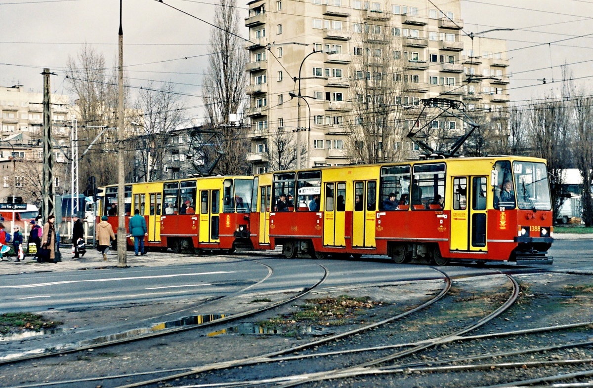 1388
Foto: Maciej Turkowski.
Wszelkie prawa zastrzeżone.
Słowa kluczowe: Wagon105Nb 1388 10 WołoskaWoronicza 1994