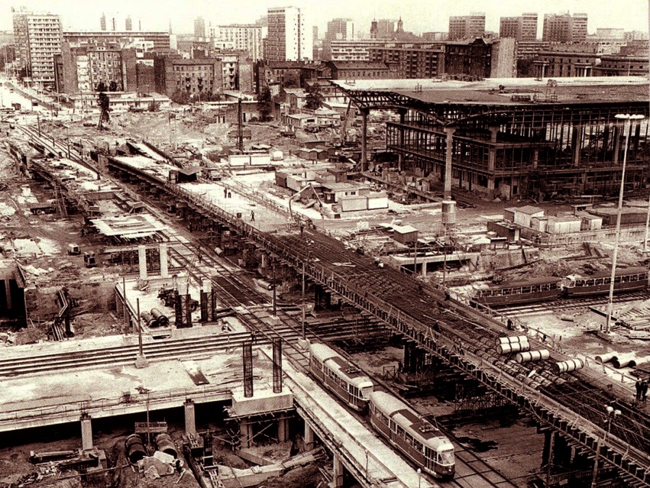 Wagon 13N
Parówki na trasach podczas budowy Dworca Centralnego.
Keywords: Wagon13N 29 AlejeJerozolimskieChałubińskiego 1975