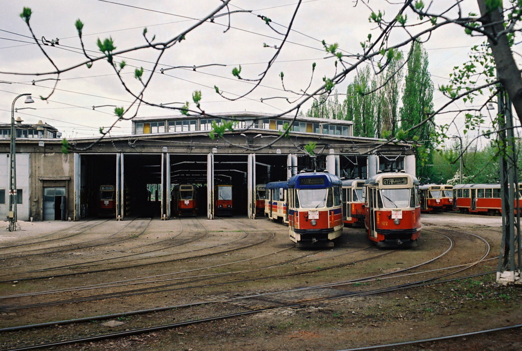 422
Foto: Maciej Turkowski.
Wszelkie prawa zastrzeżone.
Słowa kluczowe: Wagon13N 422 ZajezdniaMokotów 1994