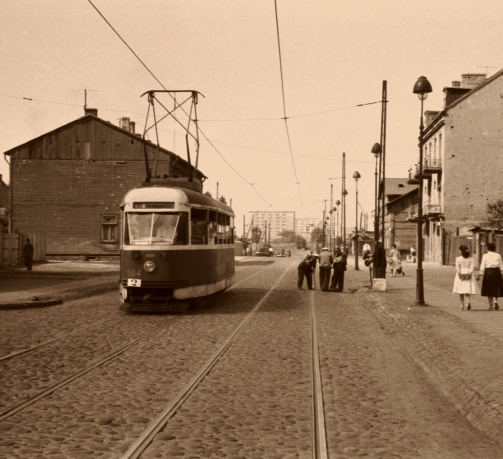 504
Jedna z  pierwszych parówek. Szyby kolejowe odsuwane w dół.

Foto: Zbyszko Siemaszko.
Zdjęcie jest własnością NAC.
Wszelkie prawa zastrzeżone.

Słowa kluczowe: Wagon13N 504 2 ŚwętegoWincentego 1963