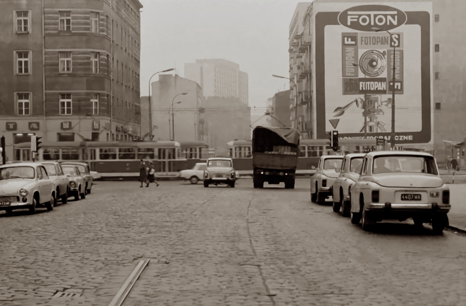 62
Słowa kluczowe: Wagon13N 62 8 ŚwierczewskiegoŻelazna 1972