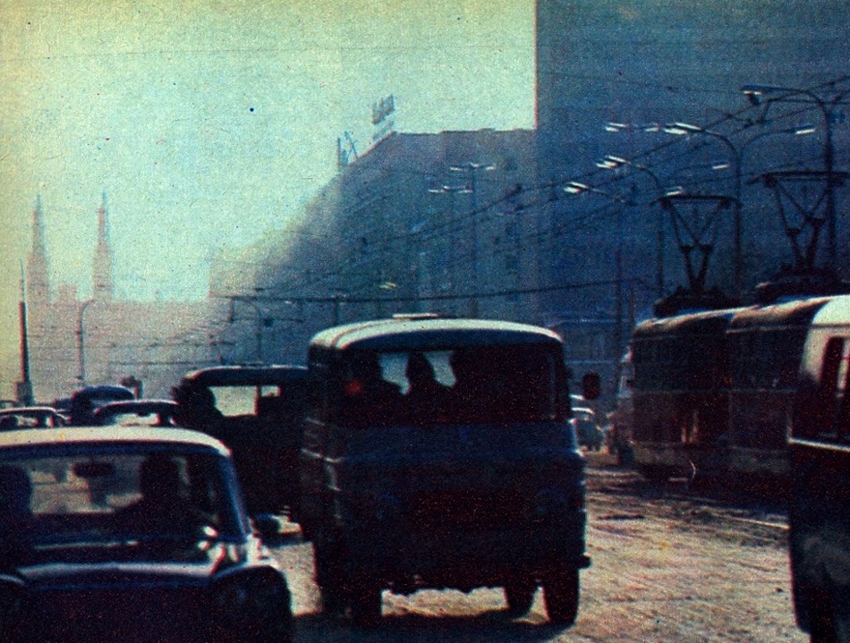Wagon13N
Na Marszałkowskiej w godzinach szczytu. I smogu.
Słowa kluczowe: Wagon13N Marszałkowska 1970