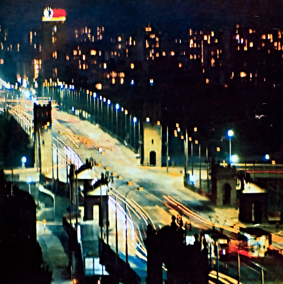 Wagon13N
Przystanek na wiadukcie. Drugie zdjęcie z tej serii w formie impresji.

Foto: Konstanty Jarochowski.
Słowa kluczowe: Wagon13N MostPoniatowskiegoWiadukt 1974