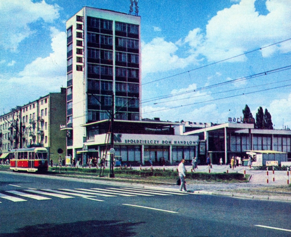 Wagon13N
Nowa parówka z pierwszej serii przed równie nowym budynkiem WSS-u.
A pan wejdzie pod tramwaj?
Słowa kluczowe: Wagon13N Słowackiego 1964