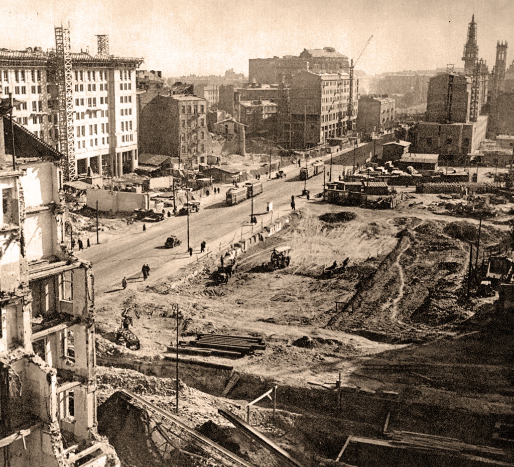 WagonA+P9
Powstaje Plac Konstytucji.
Słowa kluczowe: WagonA+P9 Marszałkowska 1950