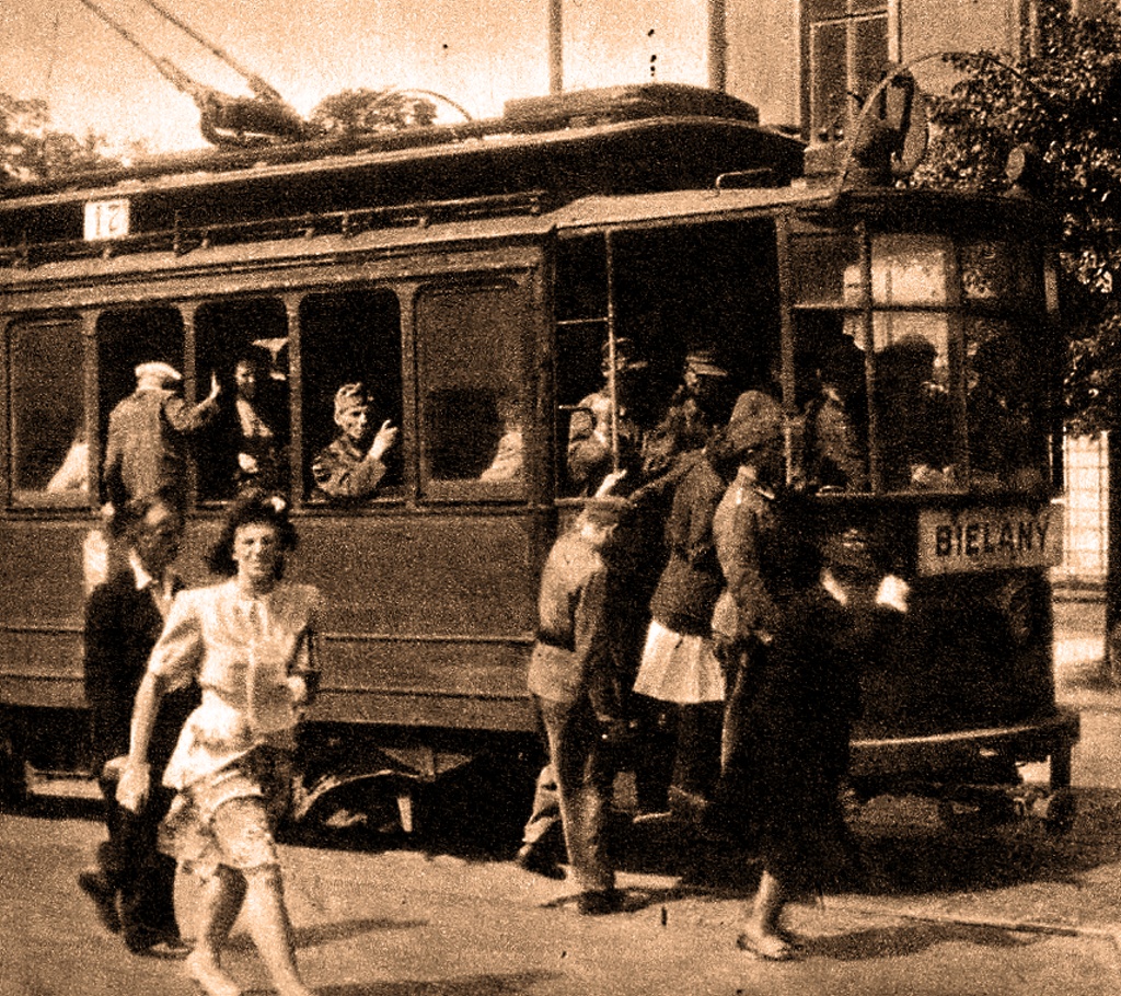Wagon A
W warszawskim tramwaju.
Słowa kluczowe: WagonA 17 Królewska PlacMałachowskiego 1944