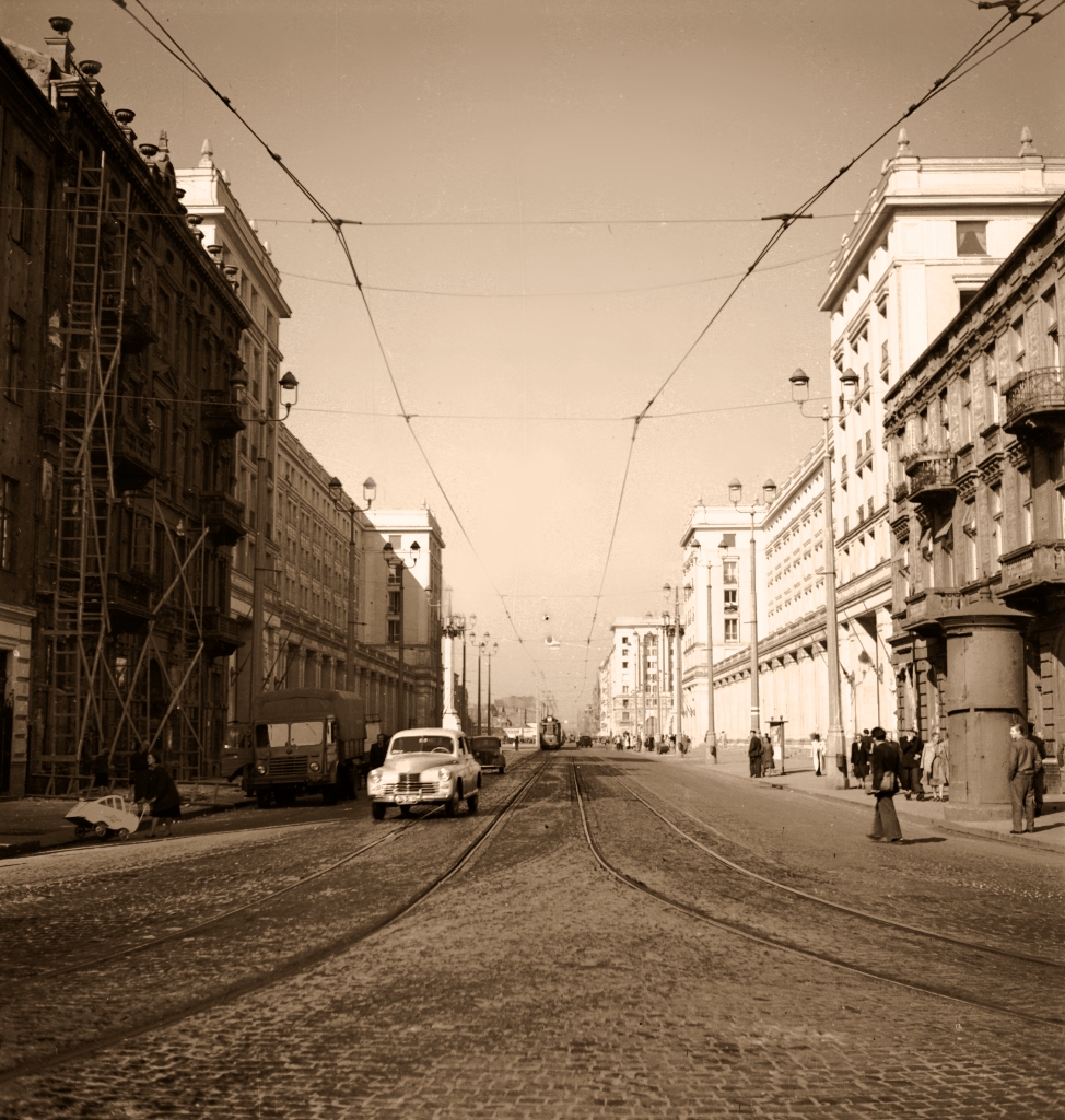 75
Dziadek jedzie z miasta.

Foto: Zbyszko Siemaszko.
Zdjęcie jest własnością NAC.
Wszelkie prawa zastrzeżone.

Słowa kluczowe: WagonA 75 5 Marszałkowska 1955