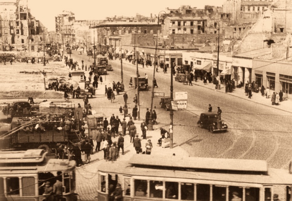 WagonA+P10II
Na Marszałkowskiej w 1947 roku.
Słowa kluczowe: WagonA+PII Marszałkowska 1947