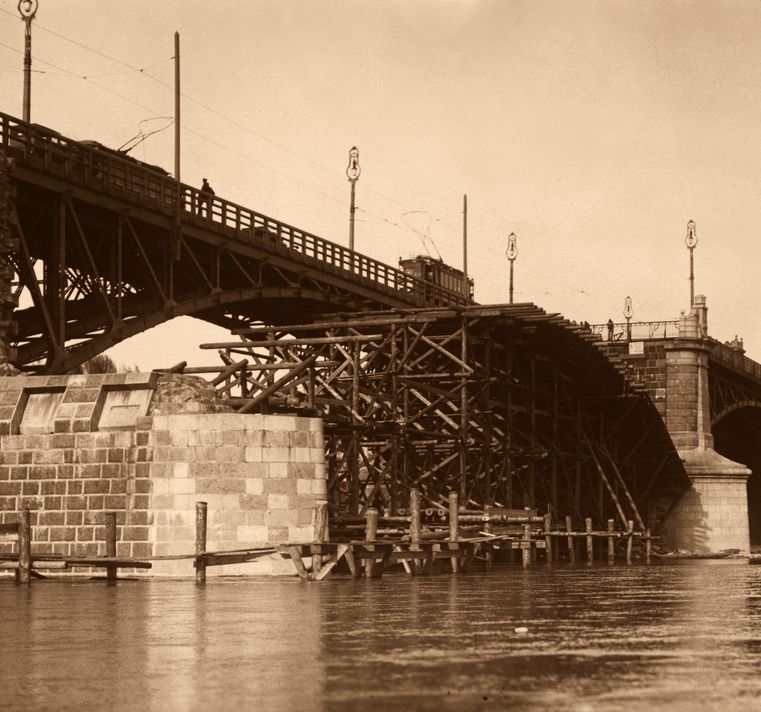WagonA
Most w odbudowie.

Zdjęcie jest własnością NAC.
Wszelkie prawa zastrzeżone.

Słowa kluczowe: WagonA 24 MostPoniatowskiego 1926