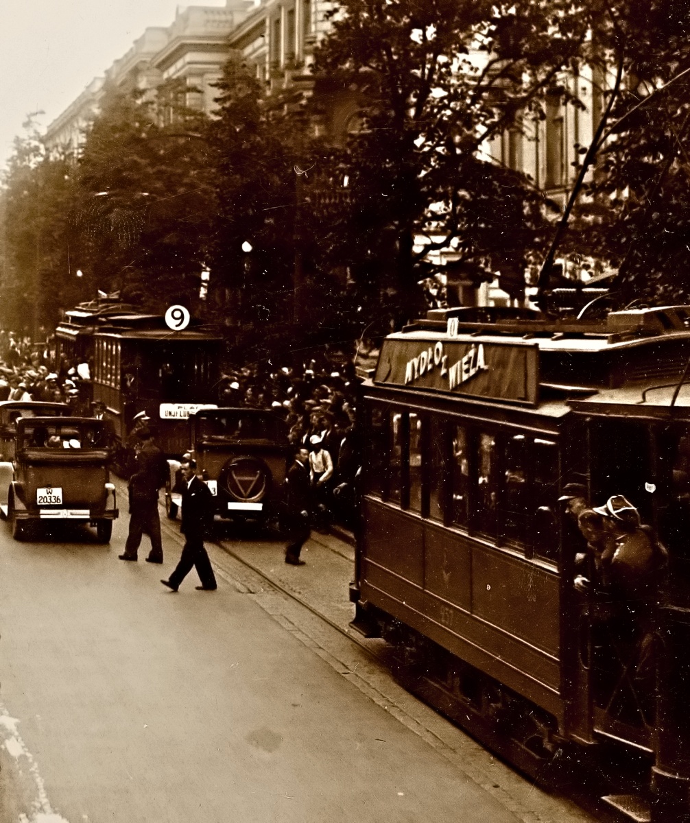 257
Wagon C 257: produkcja 1925, w 1956 przebudowany na gospodarczy 2106 II.

Zdjęcie jest własnością NAC.
Wszelkie prawa zastrzeżone.


Słowa kluczowe: WagonC 257 O AlejeUjazdowskie 1933