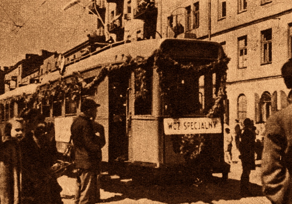 WagonJ
Start tramwaju na lewym brzegu Wisły.
Słowa kluczowe: WagonJ 1945