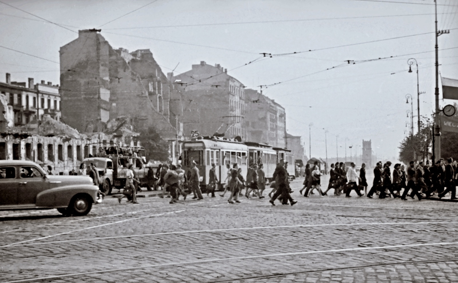 WagonK+P10+P17
Zdjęcie jest własnością NAC.
Wszelkie prawa zastrzeżone.

Słowa kluczowe: WagonK+P10+P17 25 AlejeJerozolimskie 1947