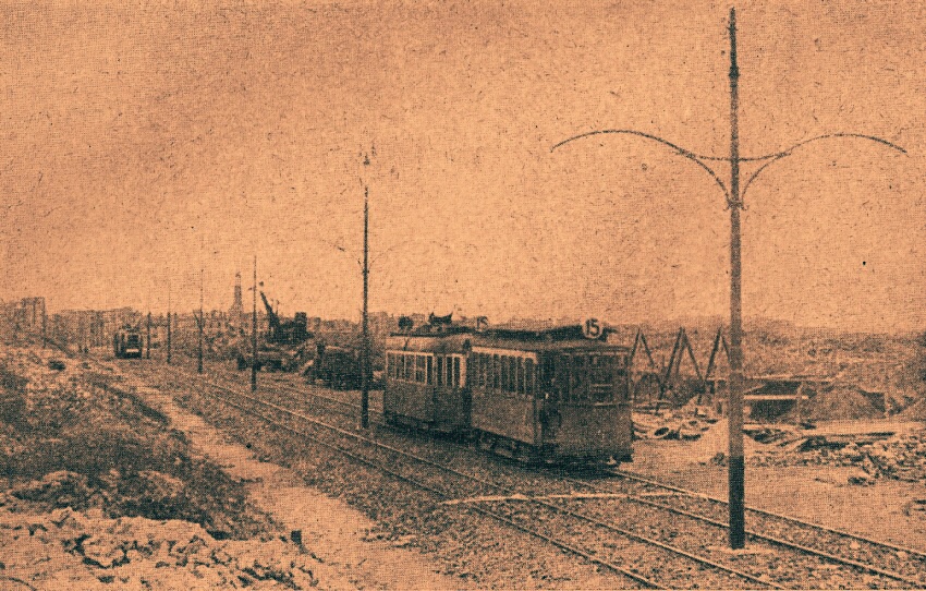 Wagon K + doczepa P10
Tak było w 1948 na ulicy Andersa. Strasznie było.
Słowa kluczowe: WagonK+P10 15 Andersa 1948