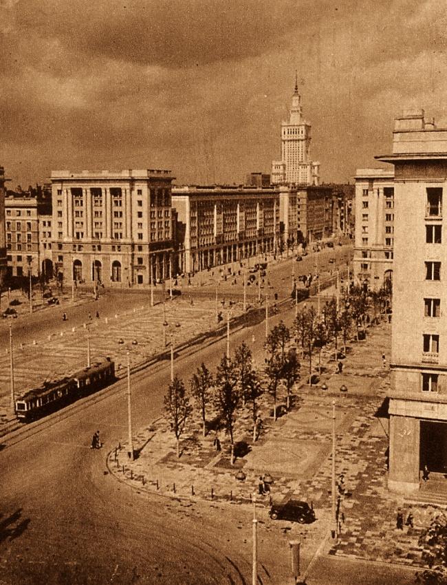 Wagon K+P14
Rok 1954, tory jeszcze proste na Marszałkowskiej.
Słowa kluczowe: Wagon K+P15 Marszałkowska 1954