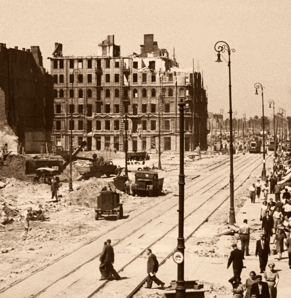 WagonK+P15
Foto: Zbyszko Siemaszko.
Zdjęcie jest własnością NAC.
Wszelkie prawa zastrzeżone.

Słowa kluczowe: WagonK+P15 Marszałkowska 1955