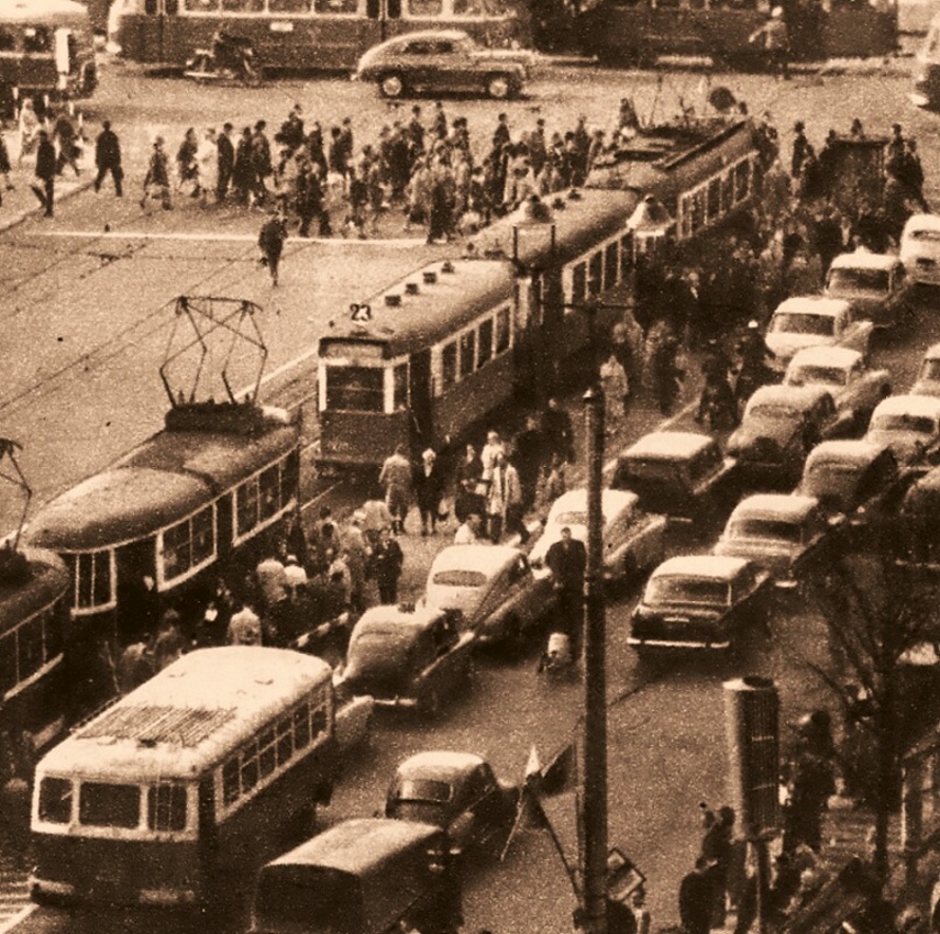 WagonK+P14
Centrum miasta, a 23 jeszcze w starym wydaniu. 
Słowa kluczowe: WagonK+P14 23 MarszałkowskaAlejeJerozolimskie 1966