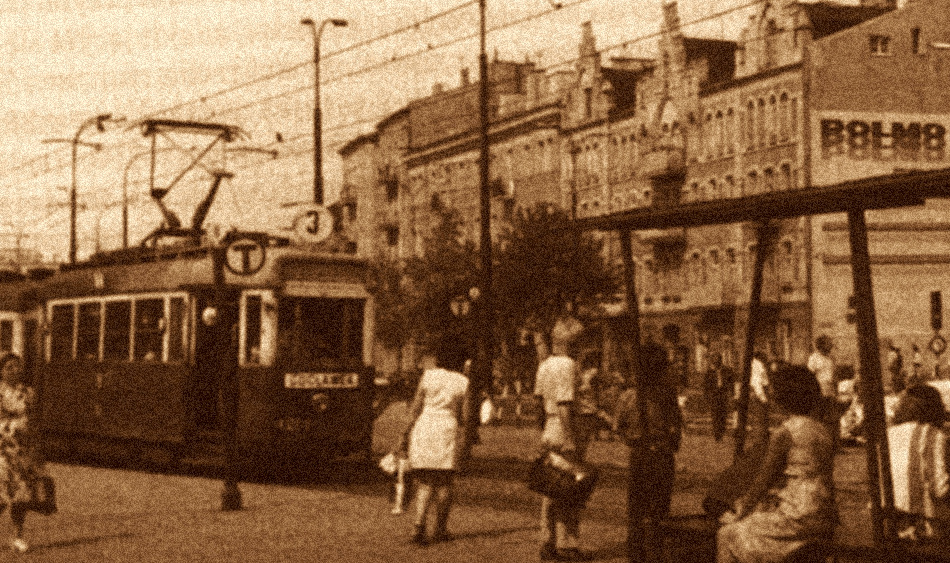 421-1
Na kupieckiej Targowej. 
Ostatnie chwile przedwojennych liniowych wagonów w Warszawie.
Słowa kluczowe: WagonK 421-1 3 Targowa 1974