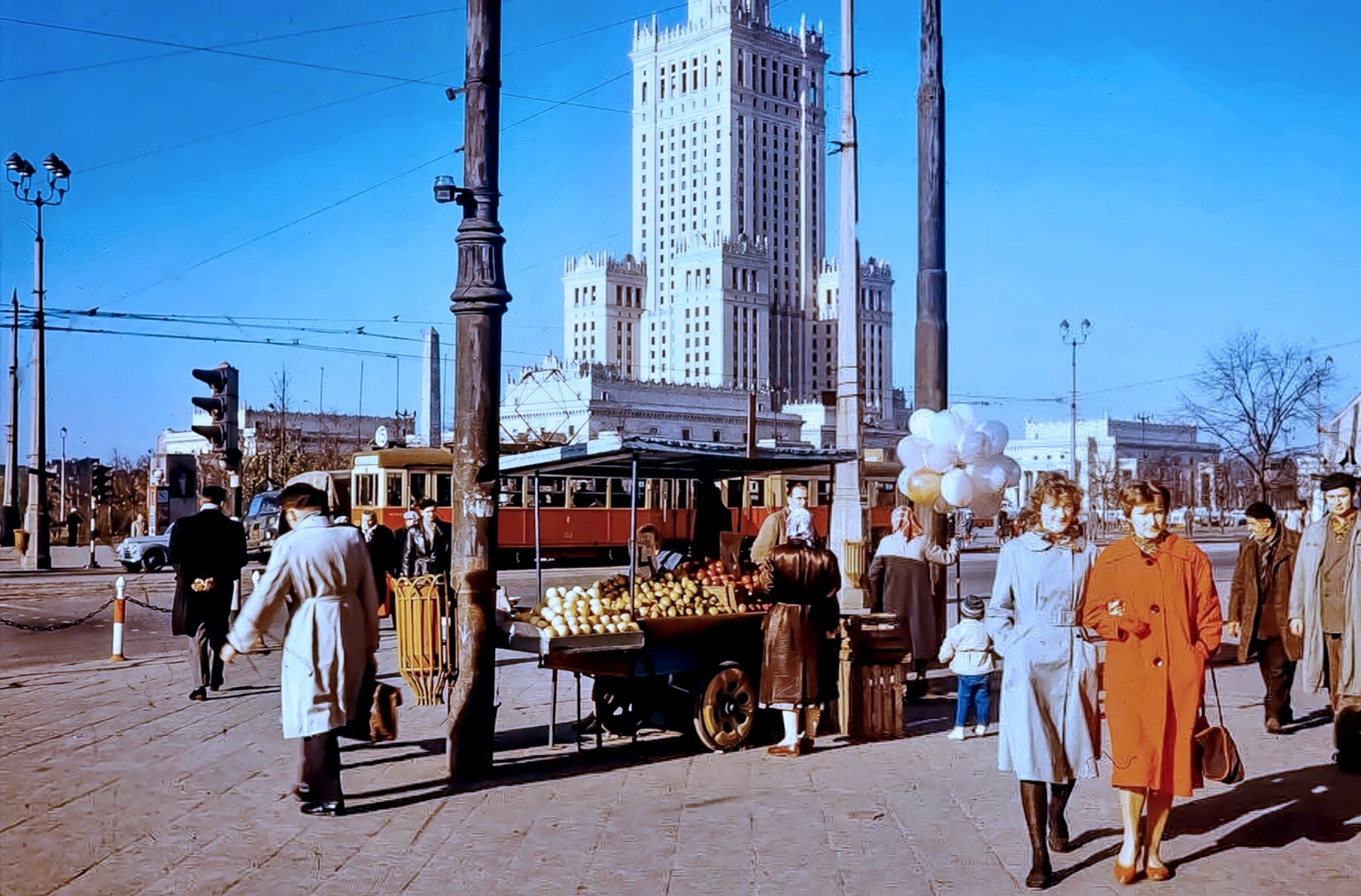 432
Foto: Harrison Forman.

Galeria Omni-Bus przechodzi sporą modernizację. Gwiazdki zostały zlikwidowane na poczet Waszych komentarzy, ale to jedynie początek zmian. 
Zatem mocniej piszcie.
Naprawiamy, usprawniamy, może będzie czyściej i nieco lepiej. Cierpliwości zatem.
Słowa kluczowe: WagonK 432+P14 15 Marszałkowska 1960