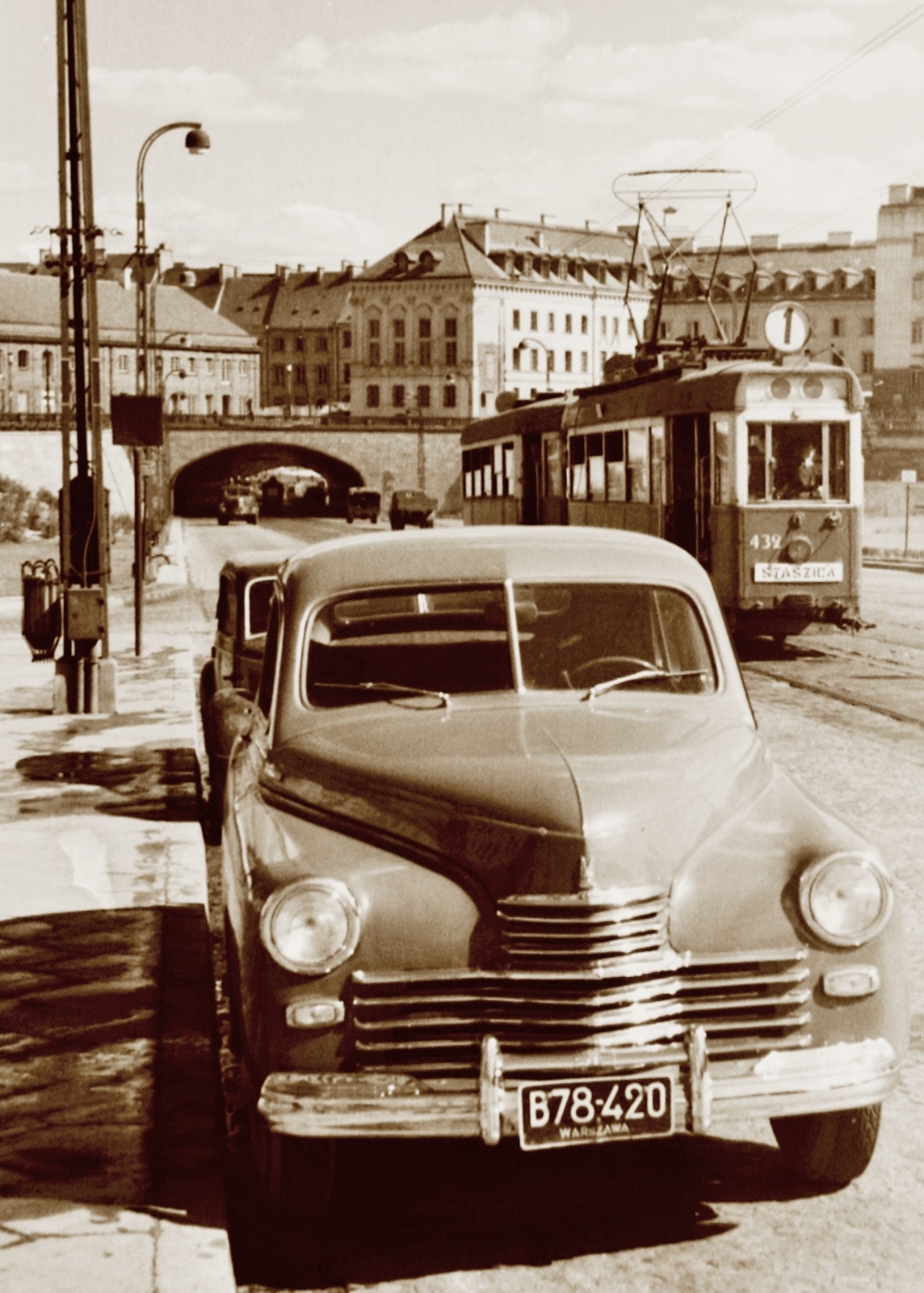 432
Foto: Roman Wionczek
Słowa kluczowe: WagonK 432+P15 1 TrasaWZ 1951