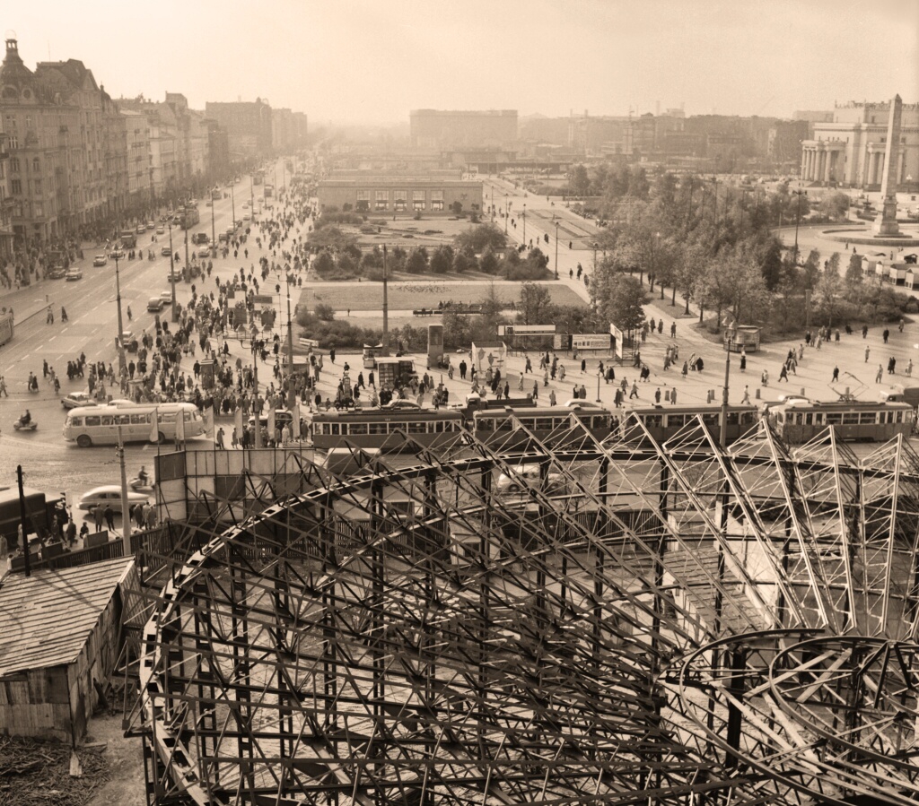 433
Rotunda jeszcze w powijakach.
433: produkcja 1940, 16.11.1968 przekazany na gospodarczy S12.

Foto: Jerzy Piasecki.
Zdjęcie jest własnością NAC.
Wszelkie prawa zastrzeżone.

Słowa kluczowe: WagonK 433+ ND+ND 15 Marszałkowska 1964