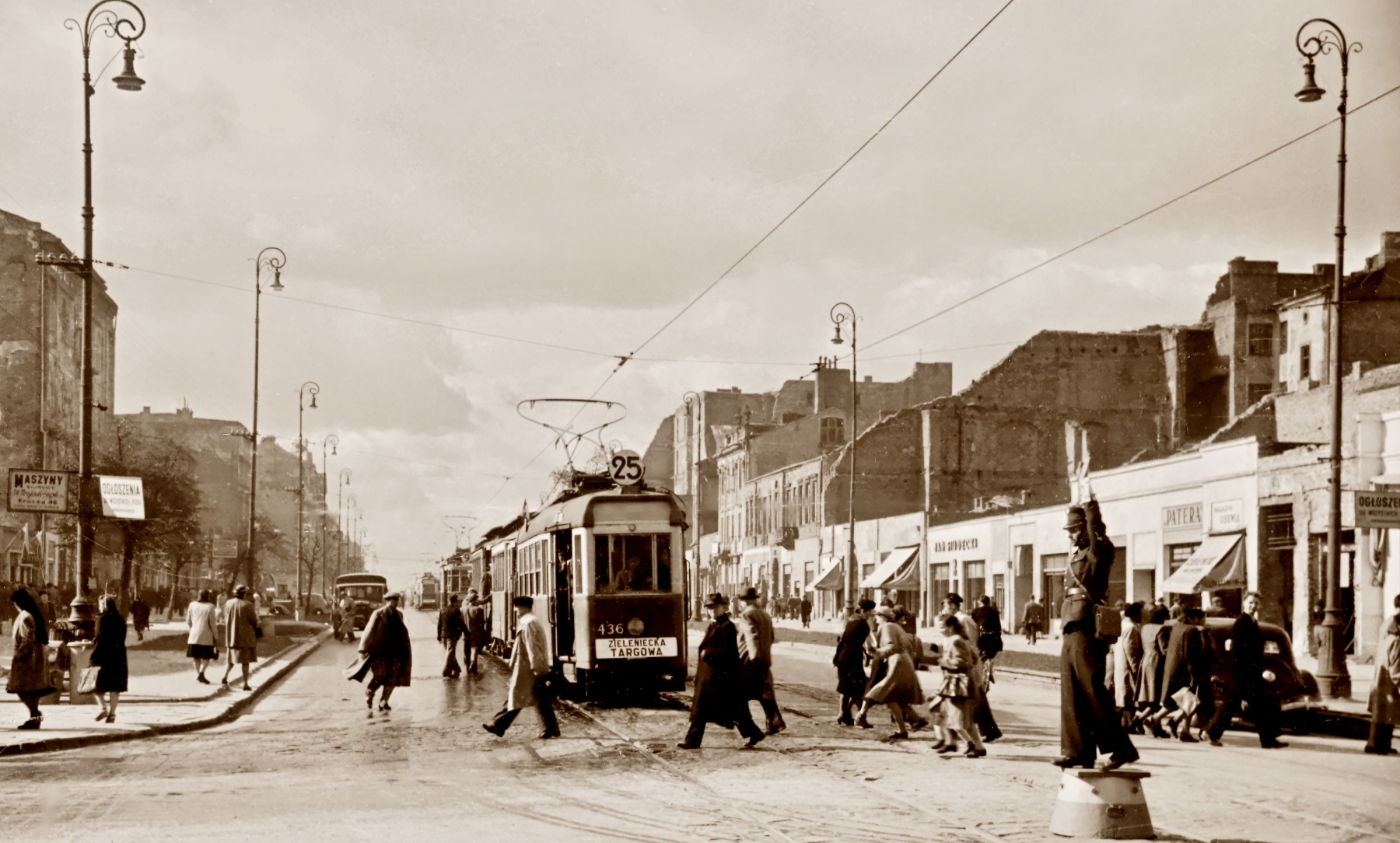 436
Na Pragie.

Zdjęcie jest własnością NAC.
Wszelkie prawa zastrzeżone.

Słowa kluczowe: WagonK 436 25 AlejeJerozolimskie 1947