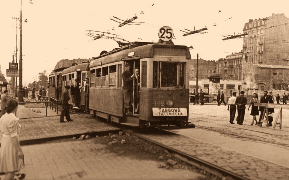 442
Jakby jednak w Alejach Jerozolimskich. ;)
Wagon K, produkcja 1940, od 1967 roku już jako 442-1, zdjęty ze stanu 2.06.1970.
Wagon został przebudowany w latach 70-tych na gospodarczy P17. 
Słowa kluczowe: WagonK 442 25 AlejeJerozolimskie 1948