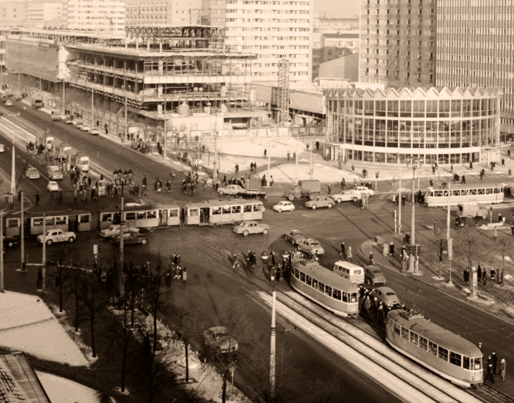 WagonN+ND+ND
Potrójniak skrzynek w centrum.

Foto: Jerzy Piasecki.
Zdjęcie jest własnością NAC.
Wszelkie prawa zastrzeżone.

Słowa kluczowe: WagonN+ND+ND AlejeJerozolimskieMarszałkowska 1967