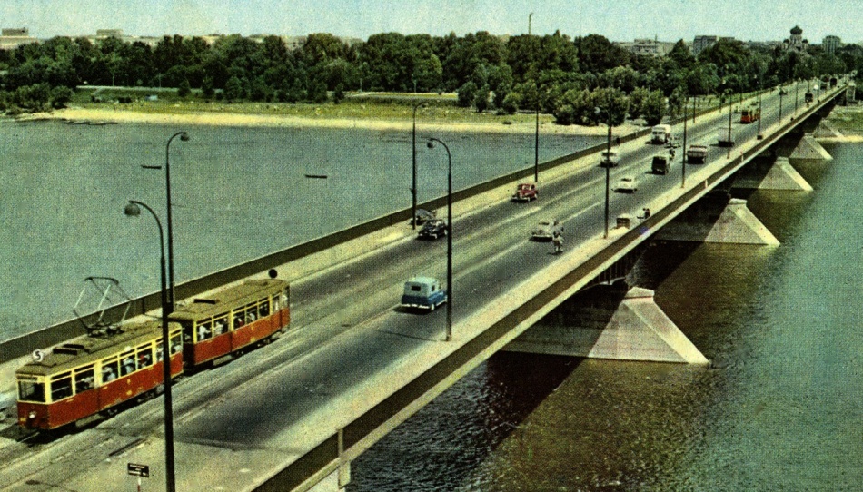 Wagon N+ND
Mocno zardzewiałe już Enki z pierwszej serii na Moście Śląsko-Dąbrowskim.
Keywords: WagonN+ND 5 MostŚląskoDąbrowski 1962