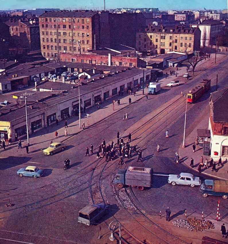 WagonN+P15
Kijowska jeszcze w bazarowym parterze.
Zestaw podczas zjazdu do Zajezdni Praga.
Słowa kluczowe: WagonN+P15 34 Kijowska 1964