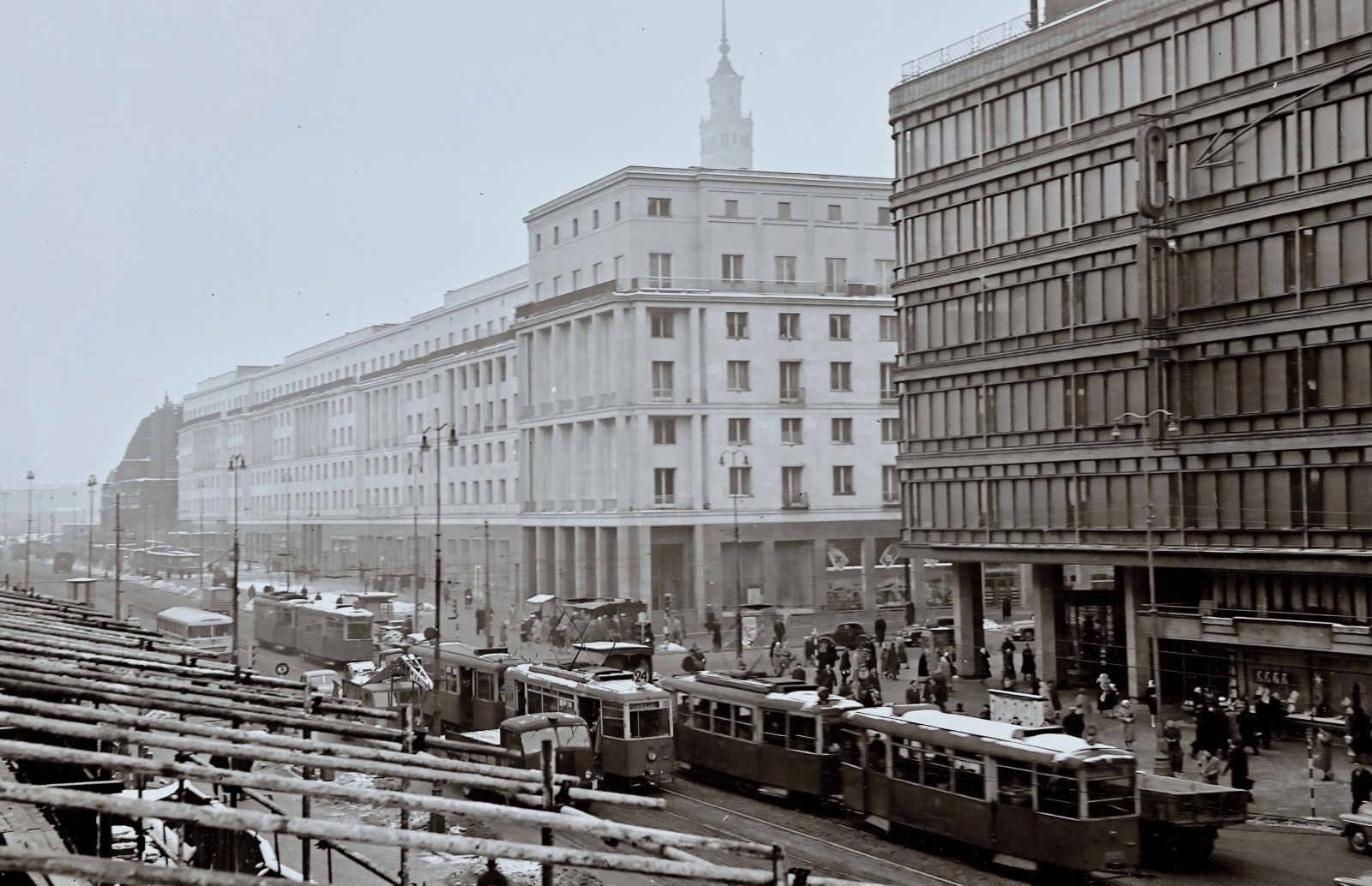 610
Zdjęcie jest własnością NAC.
Wszelkie prawa zastrzeżone.

Słowa kluczowe: WagonN 610 + ND 24 AlejeJerozolimskie 1955