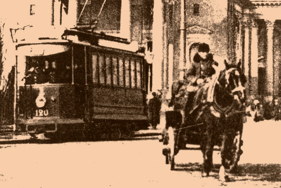 120
Wagon A w akcji.
Produkcja 1906, jednak skasowany dopiero w 1959 roku.
Słowa kluczowe: WagonA PlacTrzechKrzyży 1910-1920