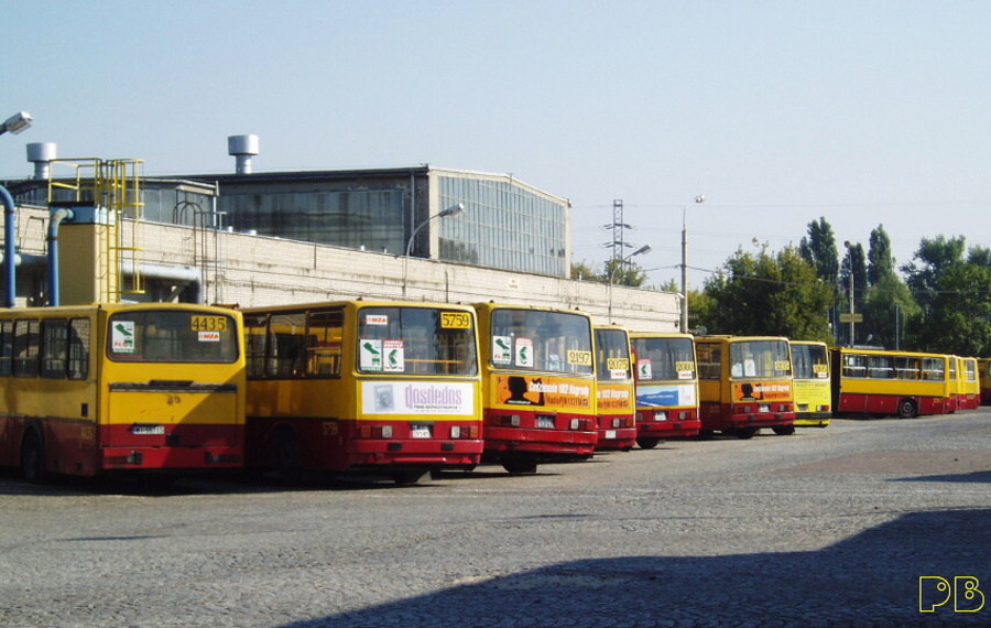 4435
Z cyklu "Obcy w wielkim mieście".
Na Woronicza jeszcze w starej budzie
Słowa kluczowe: 120M 4435 ZajezdniaWoronicza 2005