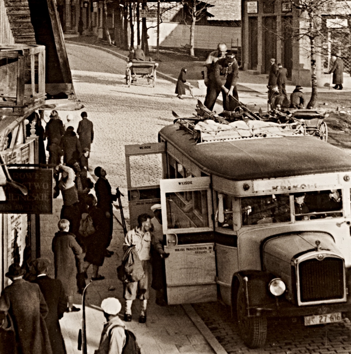 Mercedes
Szykuje się do kursu na Kraków.

Zdjęcie jest własnością NAC.
Wszelkie prawa zastrzeżone.



Słowa kluczowe: Mercedes Krupówki Zakopane Zakopane-Kraków 1931